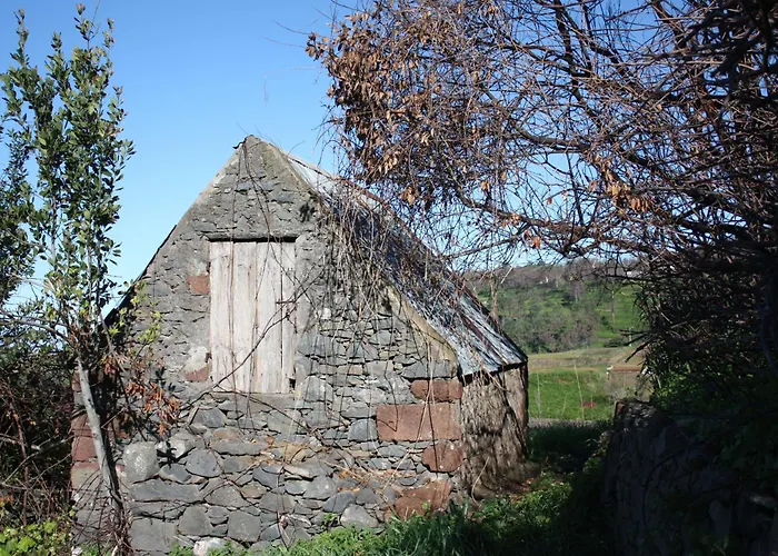 Raposeira Nyaraló *